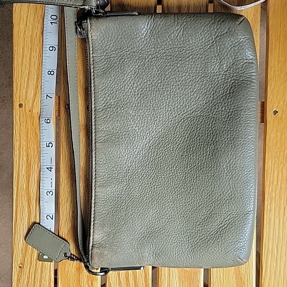 Coach - Picture 3 of 8